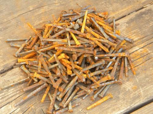 photo of lot of over 250 antique vintage rusty square cut nails 1.5'' to 2'' long #1