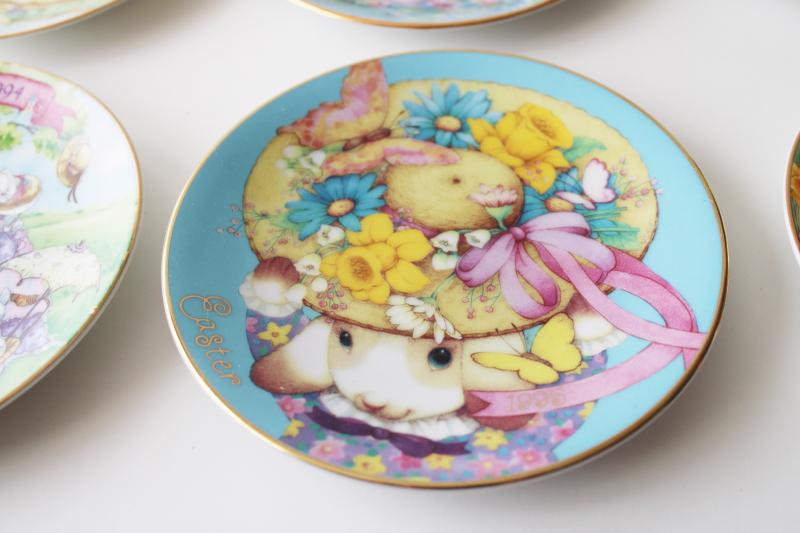 photo of lot of vintage Easter mini collector china plates, 1990s Avon 1991 to 1996 #6