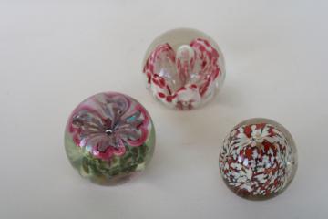 catalog photo of lot of vintage art glass paperweights, murano style flowers & encased bubbles