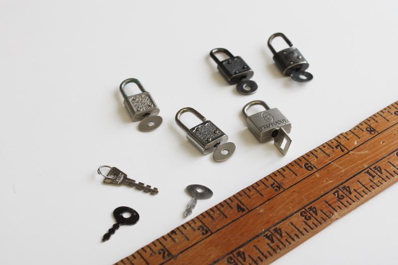 photo of lot of vintage miniature padlocks & keys, real working locks for jewelry boxes or diaries #1