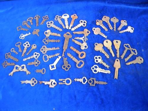 photo of lot of vintage old unusual box, chest & padlock keys #1