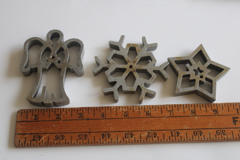 photo of lot of vintage rosette irons, holiday shapes cookie & patty shell molds  #7