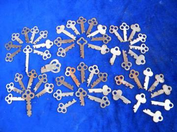 catalog photo of lot old vintage assorted flat skeleton box keys from locksmith estate