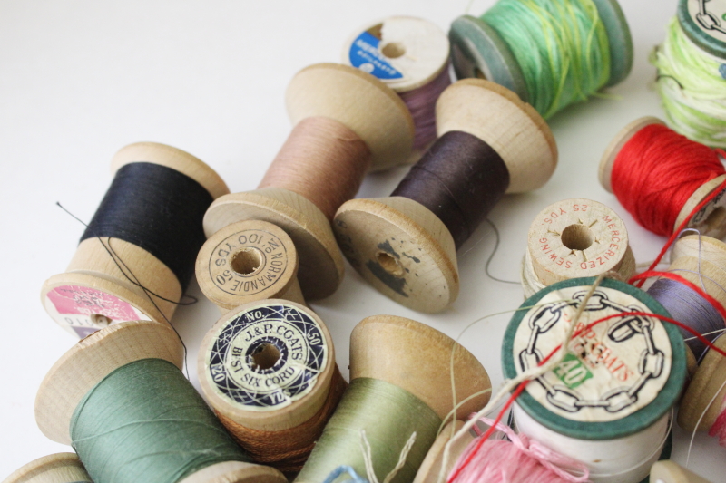 photo of lot old wooden spools, empty wood spools & some wrapped w/ vintage embroidery floss  #2