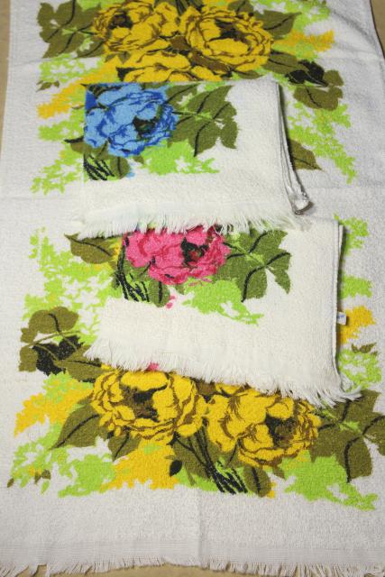 photo of lot unused vintage bath towels, retro 60s roses floral yellow, pink, blue #2