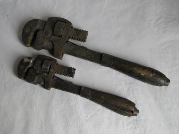 catalog photo of lot vintage Stillson plumbing/pipe wrenches w/wood handles, Oswego Tool Co