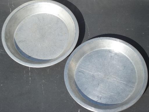 photo of lot vintage aluminum bakeware, cake baking, pie, and loaf pans, ring molds #5