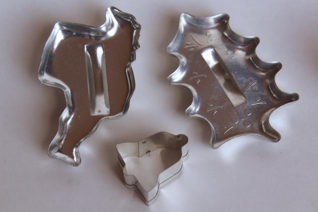 photo of lot vintage cookie cutters, metal & red lucite plastic, fall leaves & Christmas cookies #3