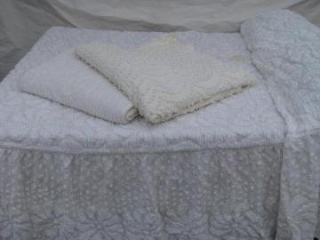 catalog photo of lot vintage cotton chenille bedspreads for cutters, all white chenilles