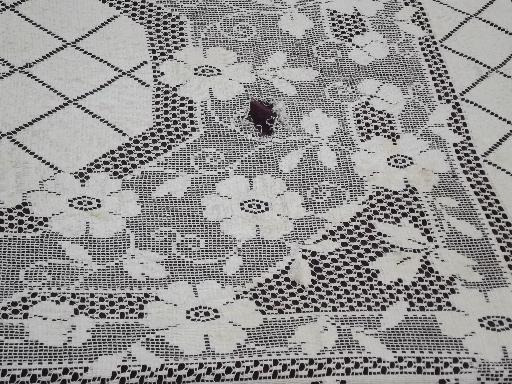 photo of lot vintage cotton quaker lace type tablecloths, lacy cutter fabric #9