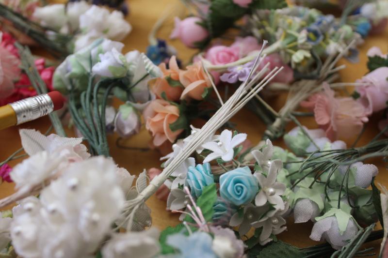 photo of lot vintage craft flowers, mini flower wire stems for spring or wedding decor, millinery, dolls #11