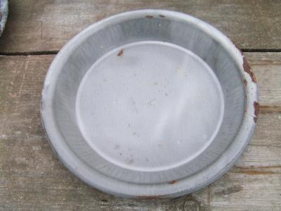 photo of lot vintage graniteware pie pans #2