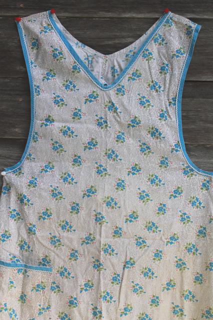 photo of lot vintage kitchen smock coverall full aprons, pretty soft faded floral cotton prints #10