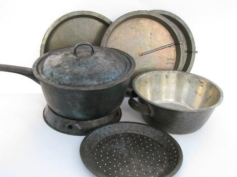 photo of lot vintage kitchen tinware, pans and bakeware, kettle w/ lid #1