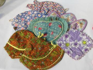 catalog photo of lot vintage pot holders, old cotton print fabric