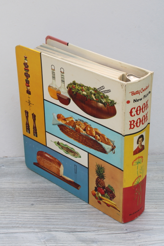 photo of mid century mod vintage Betty Crockers New Picture Cook Book 1961 fifth printing first edition #8