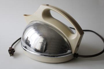 catalog photo of mid-century mod vintage General Electric kettle, art deco streamlined shape 