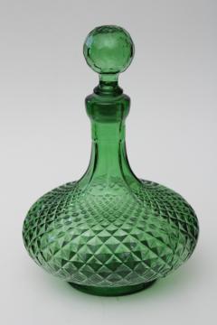 catalog photo of mid century mod vintage Italy emerald green glass decanter bottle & stopper, diamond pattern glass