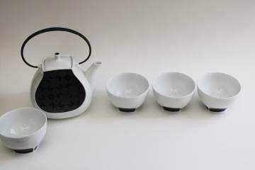 catalog photo of mid century modern vintage Noritake china tea pot and handleless cups mod dots black & white
