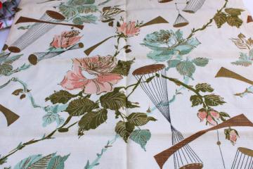 catalog photo of mid-century modern vintage cotton barkcloth fabric, 50s aqua pink roses w/ metallic gold