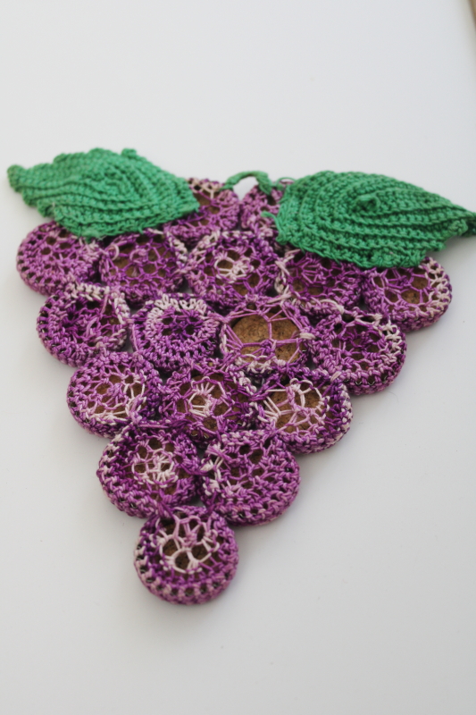 photo of mid-century modern vintage hot pad trivet, purple grapes bottle cap crochet #3