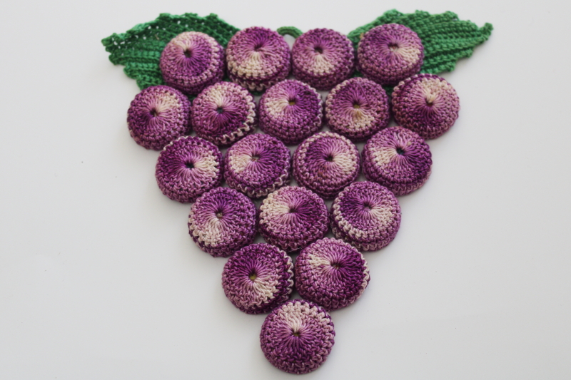 photo of mid-century modern vintage hot pad trivet, purple grapes bottle cap crochet #4