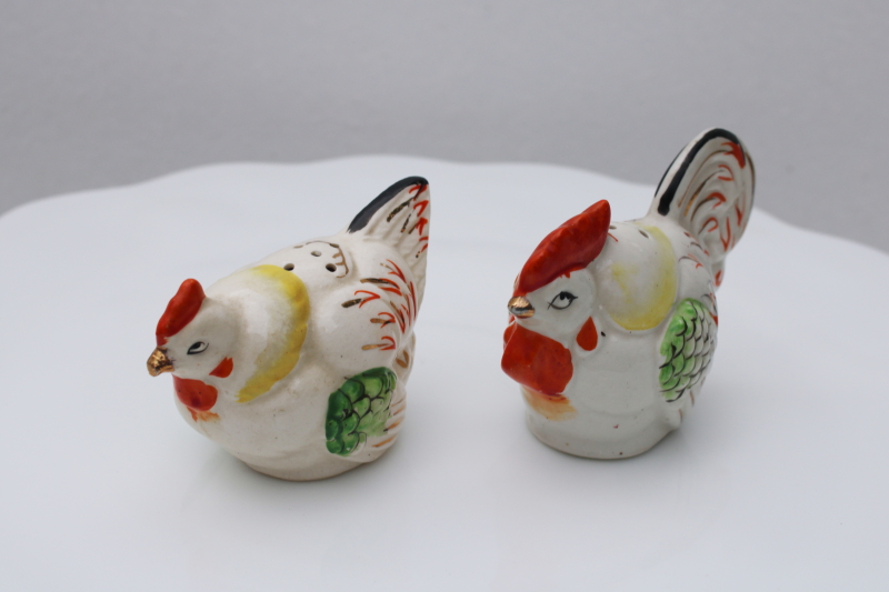 photo of mid-century vintage Japan hand painted ceramic rooster & hen chicken salt & pepper shakers #1