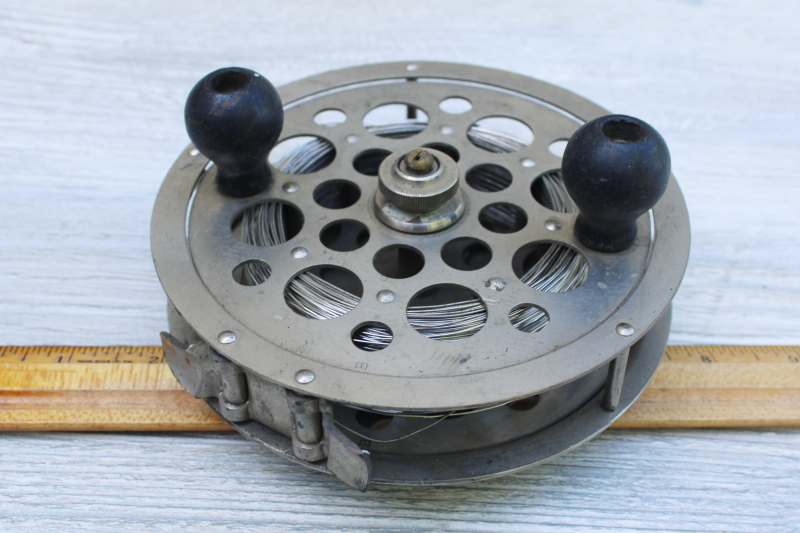 photo of mid-century vintage Pflueger model 1558 Sal Trout trolling fishing reel made in Akron Ohio #4