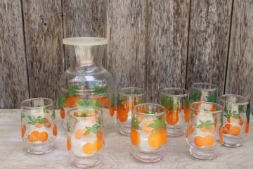 catalog photo of mid-century vintage glass juice set, Handi Serv carafe bottle & glasses w/ oranges print