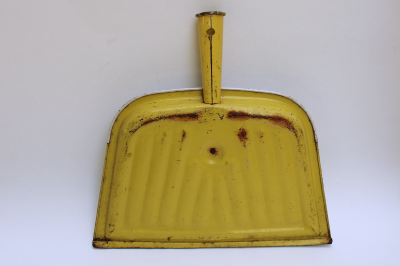 photo of mid century vintage metal dust pan, yellow w/ pinecones print dustpan JV Reed?  #4