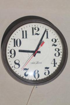 catalog photo of mid-century modern vintage industrial / schoolhouse wall clock