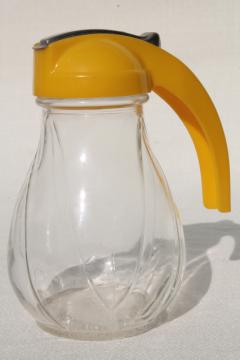 catalog photo of mid-century vintage Federal Tool syrup pitcher w/ sunny yellow plastic lid 