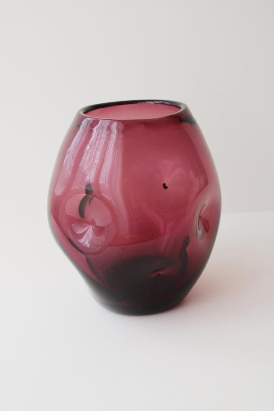 photo of mid-century vintage amethyst glass vase, hand blown art glass pinch shape #1