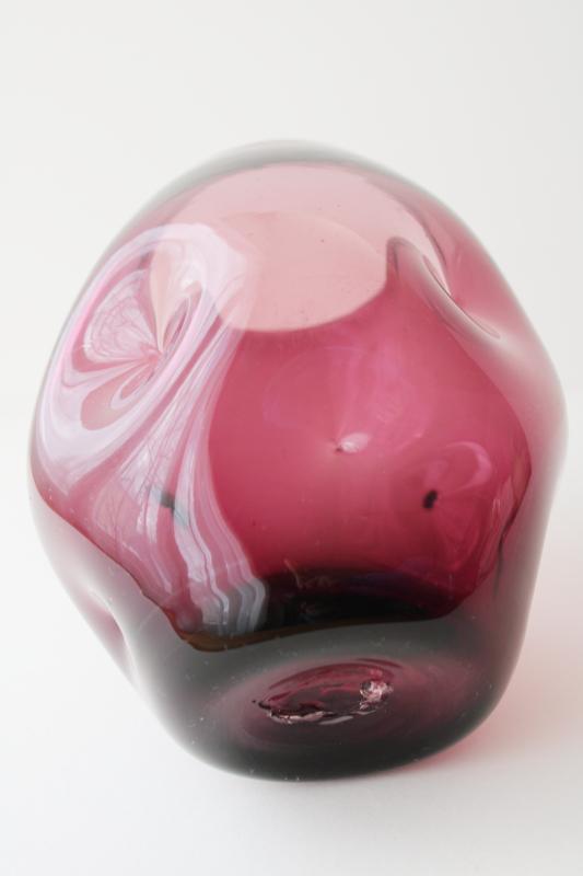 photo of mid-century vintage amethyst glass vase, hand blown art glass pinch shape #3