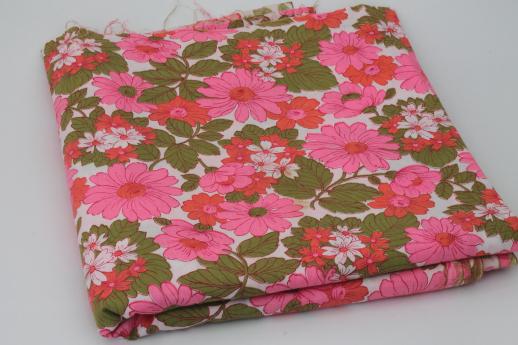 photo of mid-century vintage daisy flowered print cotton fabric w/ day-glo neon pink daisies #3