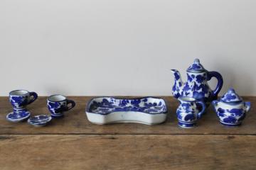 catalog photo of miniature tea set doll dishes, vintage Delft style hand painted blue & white china 