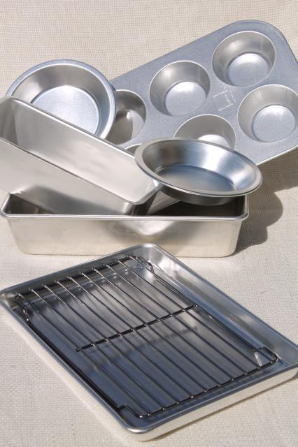 photo of mint in box vintage Mirro aluminum baking pans, small sized cookware for a toaster oven #1