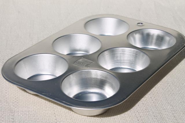 photo of mint in box vintage Mirro aluminum baking pans, small sized cookware for a toaster oven #4