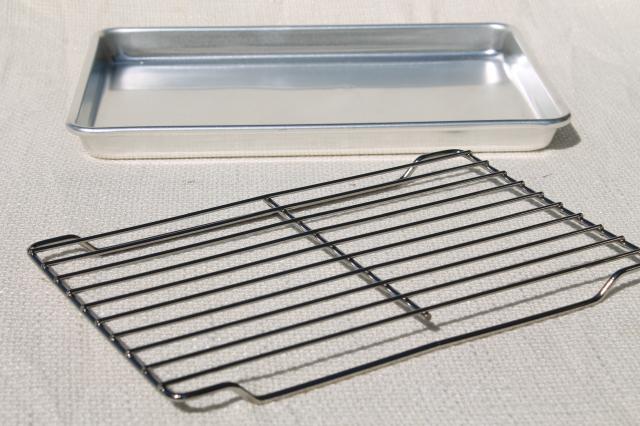 photo of mint in box vintage Mirro aluminum baking pans, small sized cookware for a toaster oven #7