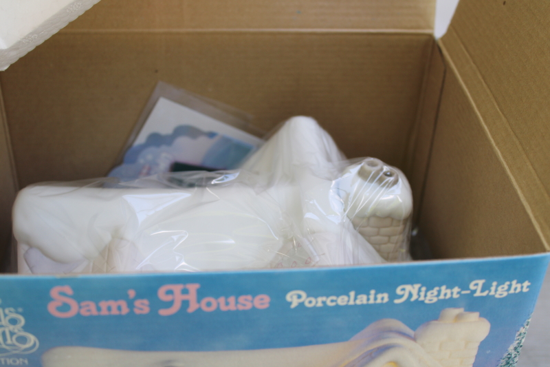 photo of mint in box vintage Precious Moments Christmas Sugar Town set, lighted Sam's House w/ figurines & accessories  #8