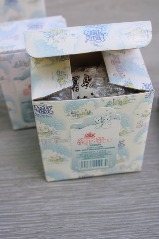 photo of mint in box vintage Precious Moments Christmas Sugar Town set, lighted Sam's House w/ figurines & accessories  #11
