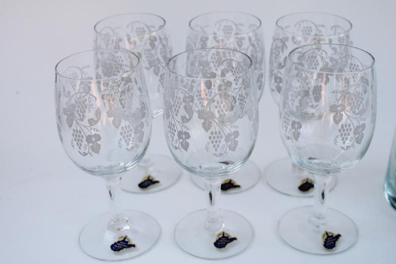 photo of mint w/ labels vintage West Virginia glass set wine glasses & carafe, grapes pattern  #4