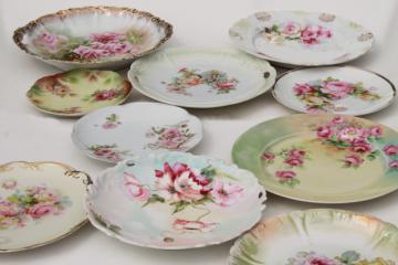 catalog photo of mismatched vintage china, antique plates w/ shabby roses & floral bouquets