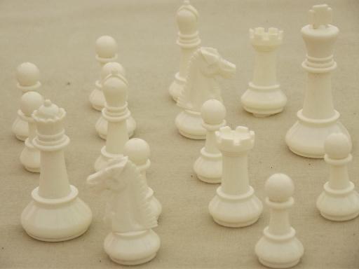 photo of mixed lot vintage game pieces, old bone, bakelite, plastic chess pieces #9