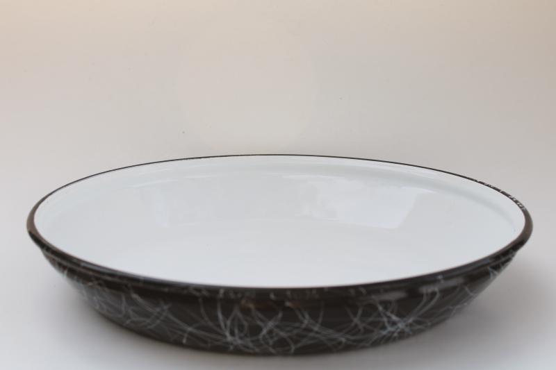 photo of mod enamelware pan or tray, black & white spaghetti squiggle drizzle #1