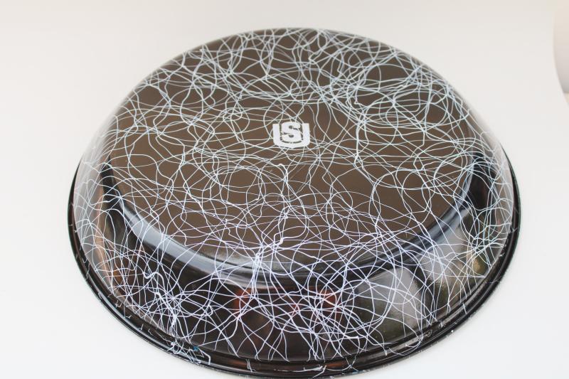 photo of mod enamelware pan or tray, black & white spaghetti squiggle drizzle #2