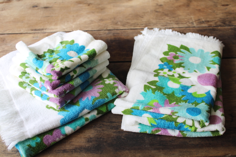 photo of mod vintage 60s 70s Fieldcrest cotton terrycloth bath towels, retro daisy flowered print #8