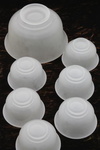 photo of mod vintage frosted glass salad bowls set, Indiana / Tiara frosty white glass #6