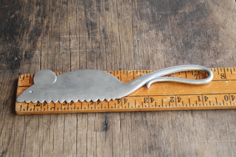 photo of modern Bellini style white mouse covered cheese plate w/ mouse shaped cheese server knife #2