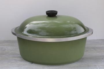 catalog photo of never used vintage Club aluminum avocado green oval dutch oven roaster large pan w/ lid